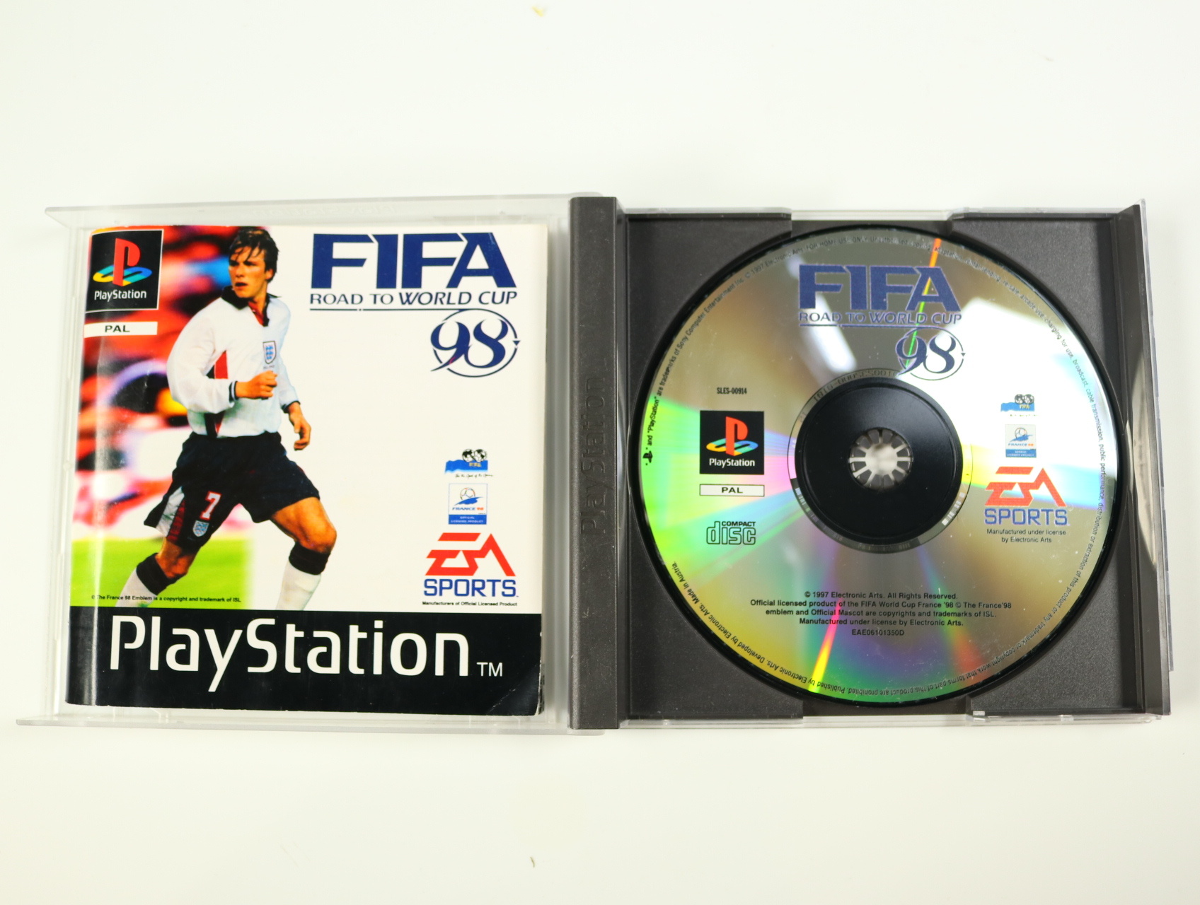 PlayStation 1 - FIFA: Road to World Cup 98 - productfoto 3