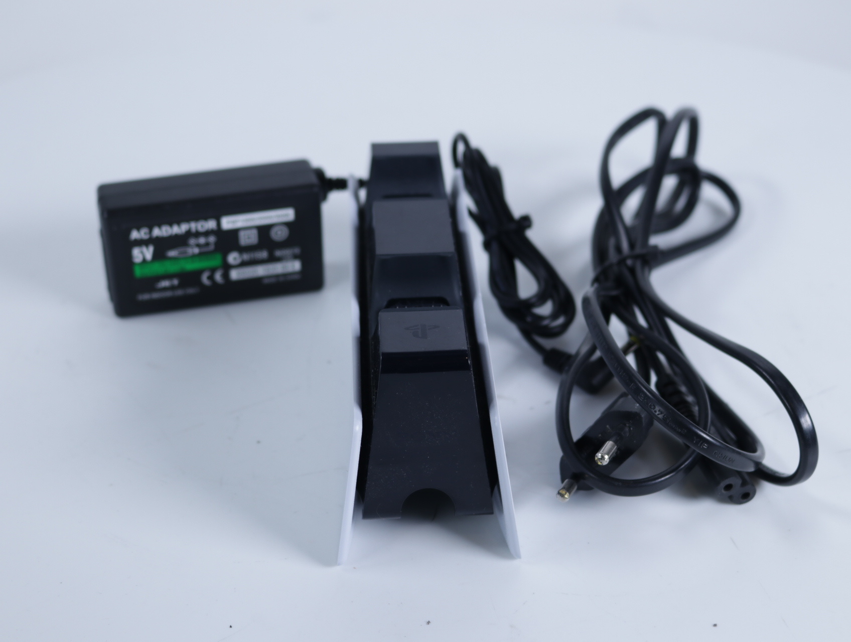 Playstation 5 - controller oplaad station - productfoto 2