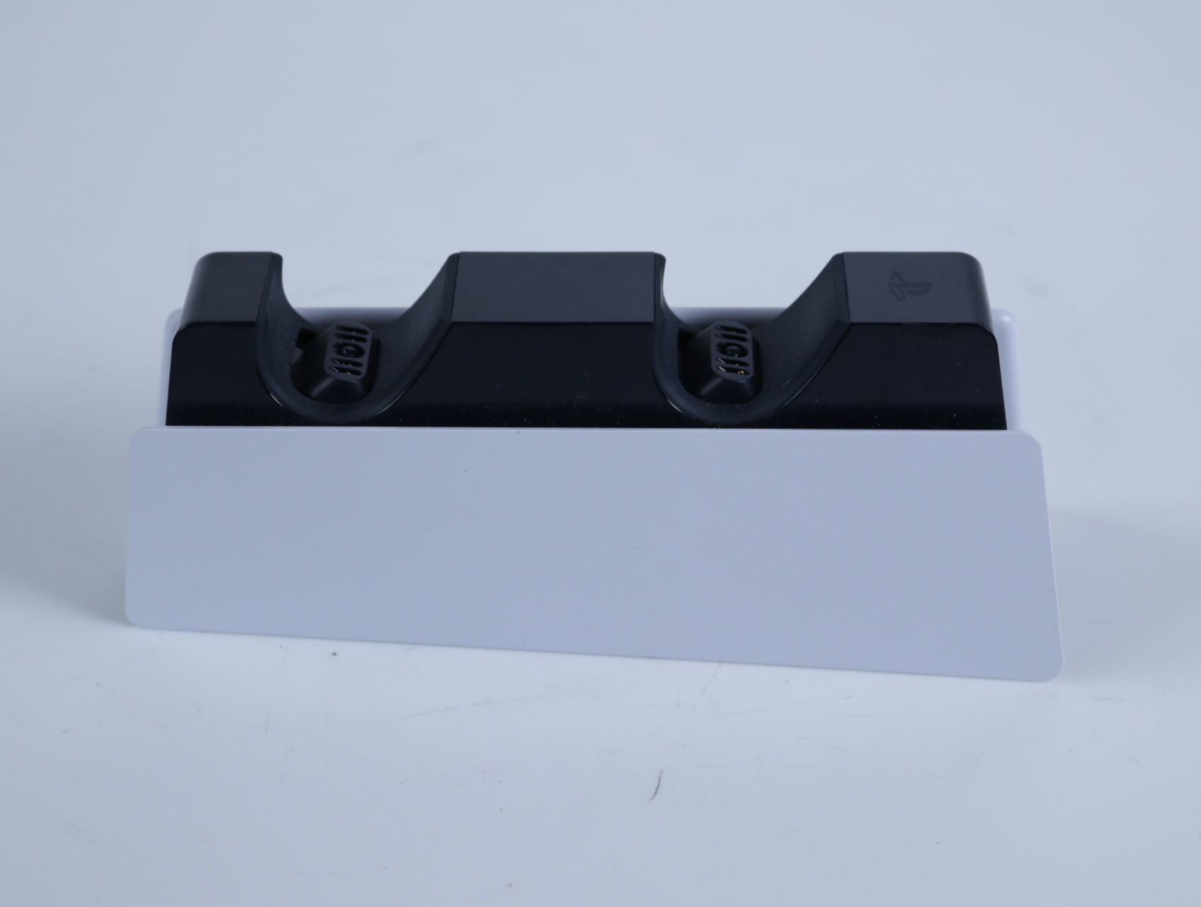 Playstation 5 - controller oplaad station - productfoto 3