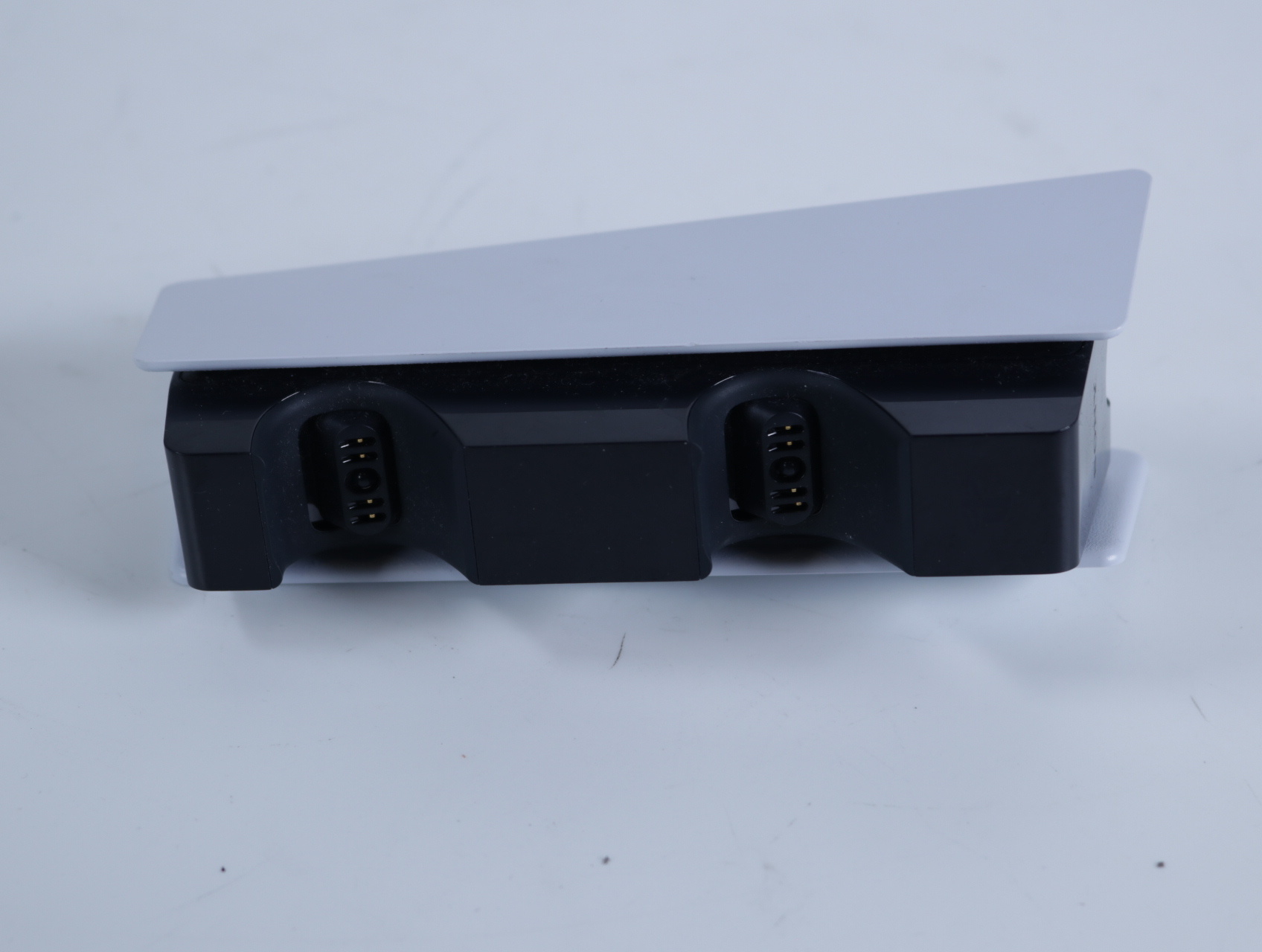 Playstation 5 - controller oplaad station - productfoto 4